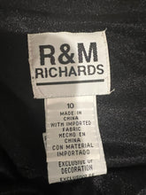 Load image into Gallery viewer, Get ready to turn heads in this sleek R&amp;M Richards formal dress, adorned with intricate black leaf designs. The measurements speak for themselves: 34&quot; flat chest, 28&quot; waist, 35&quot; hips, and a stunning 55&quot; length.