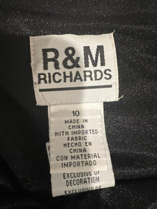 Get ready to turn heads in this sleek R&M Richards formal dress, adorned with intricate black leaf designs. The measurements speak for themselves: 34" flat chest, 28" waist, 35" hips, and a stunning 55" length.
