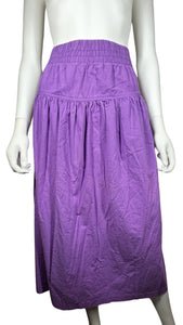 Experience the elegance and quality of our Vintage Laurente' Skirt in gorgeous purple. Featuring a stylish pull-on design and convenient pockets, this skirt is also made with a stretch fabric for maximum comfort. With a flat waist of 30 inches, roomy h...