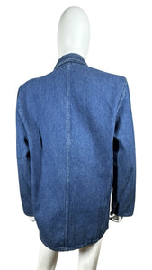 This denim blazer from the 80's Hunt Club is the epitome of classic vintage style. Measured Flat: Chest - 36", Sleeve - 23 1/2", Length - 34"
