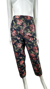 Get ready to bloom in the SugarLips Floral Print Pant! With a boot cut design and side zipper, these black pants feature an all over floral print that adds a touch of playful femininity to your outfit. Measured Flat Waist - 30" Hips - 41" Inseam - 25 1...