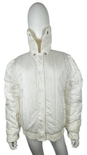 Load image into Gallery viewer, Experience adventure and comfort with our exceptional Vintage All Around The World Casual Club Coat. This outdoor white puff coat features a pop-up neck and snap button wrist, providing adjustable comfort for all your travels. Measured Flat Chest: 42&quot;,...