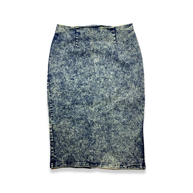 This is an Acid Washed Denim Skirt that has a lot of stretch in the waist and throughout.   Will Fit Size Medium to Large    Measured Flat  Waist - 29.12